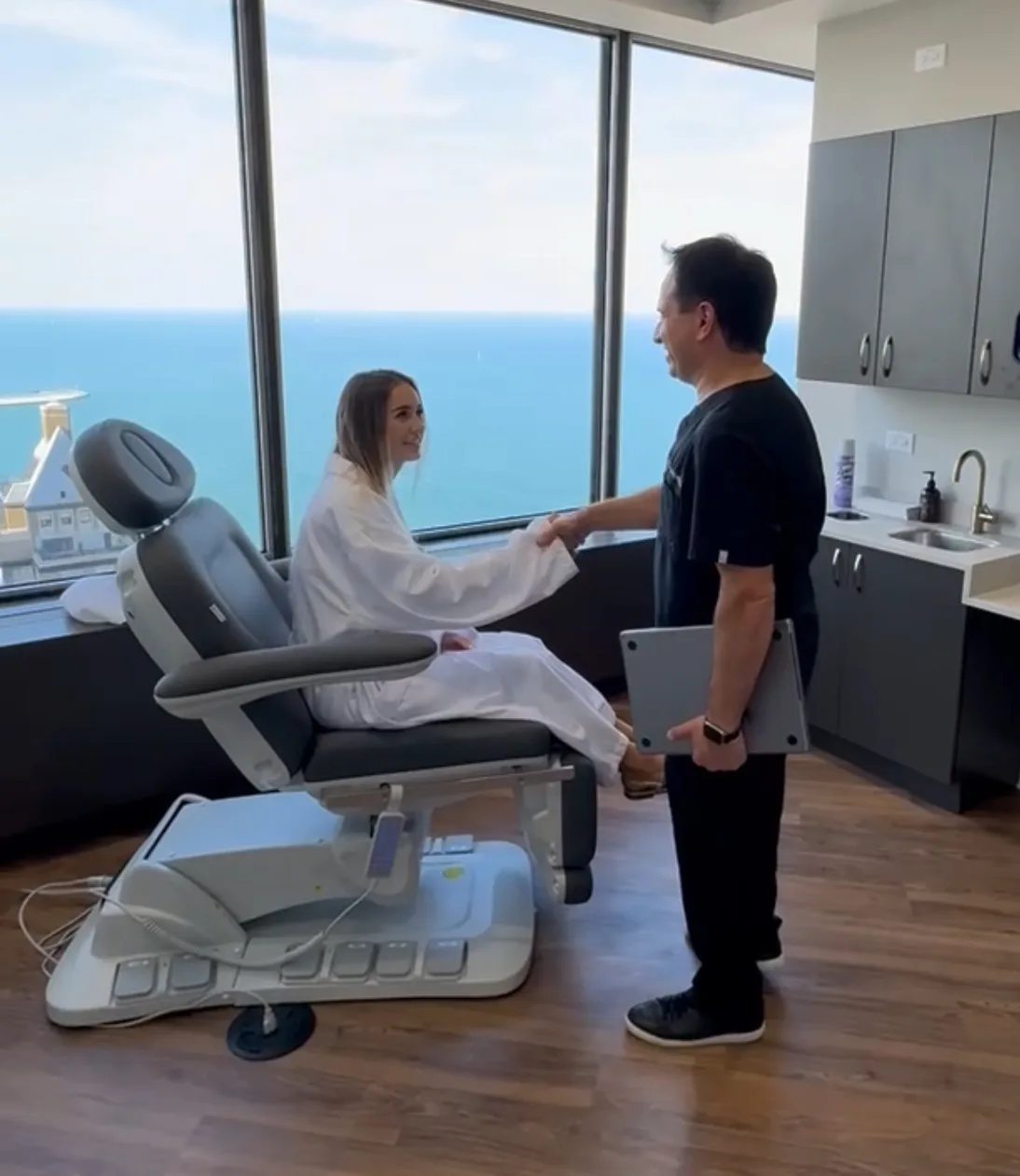 Free Consultation with Dr Farrugia Chicago